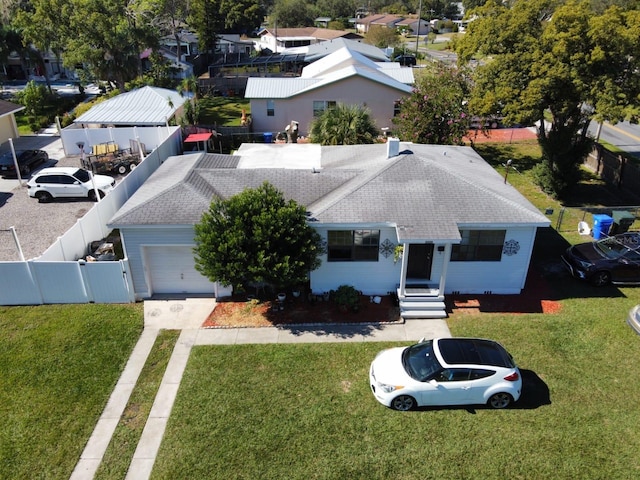 view of front of house featuring a front lawn and a garage