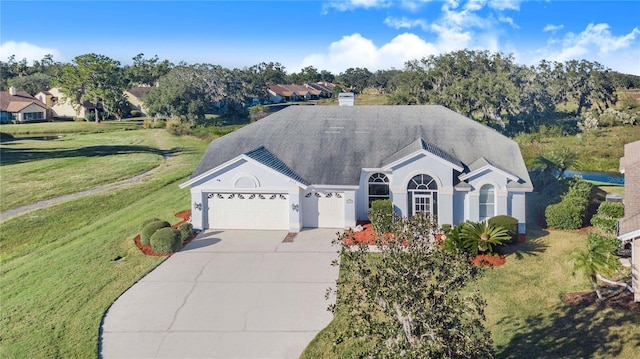 view of front facade featuring a garage and a front yard