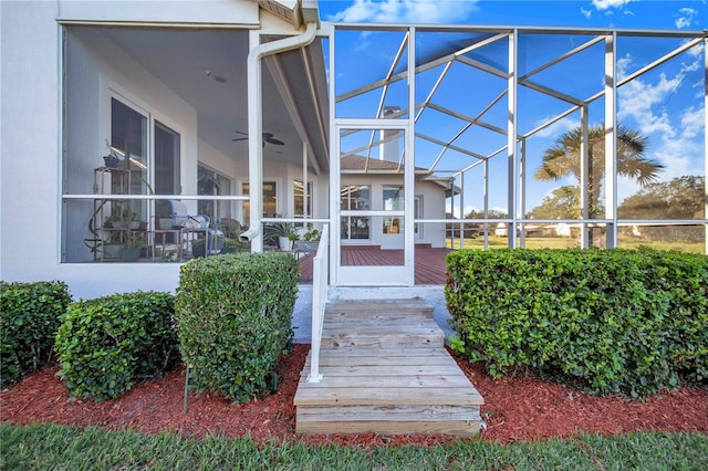 property entrance with ceiling fan