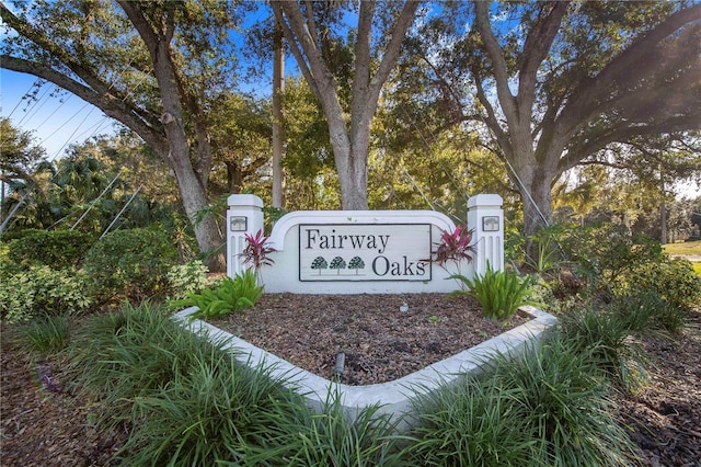 view of community / neighborhood sign