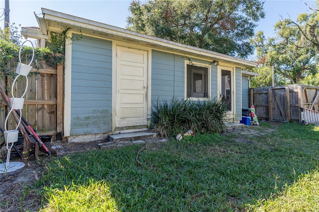 view of outdoor structure with a yard