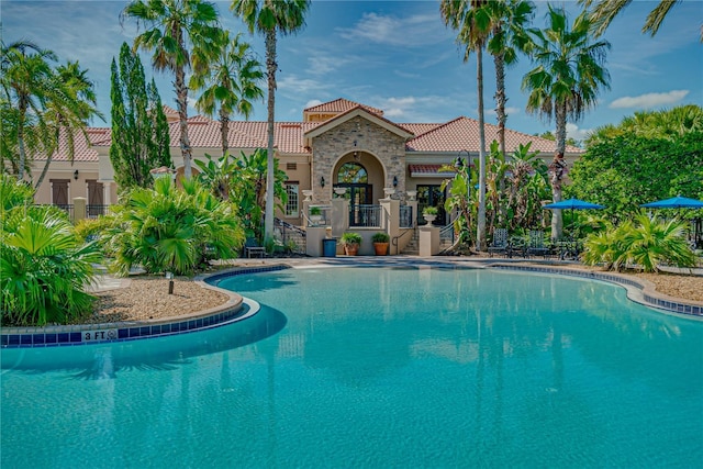 view of swimming pool