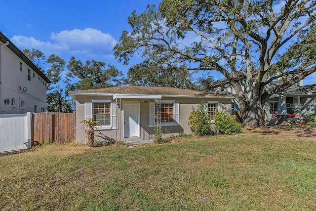 view of front of home with a front lawn