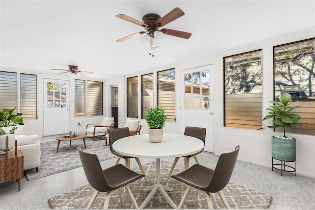 sunroom with ceiling fan