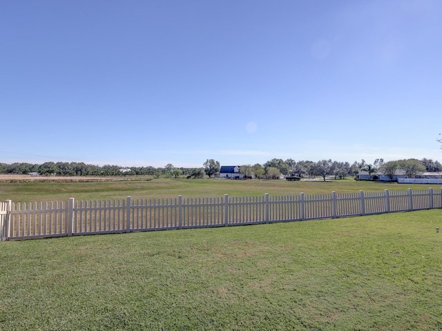 view of yard featuring a rural view