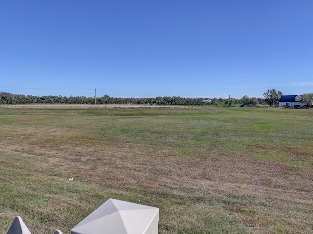 view of yard featuring a rural view