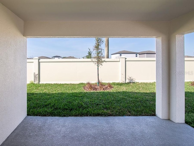 view of yard featuring a patio area