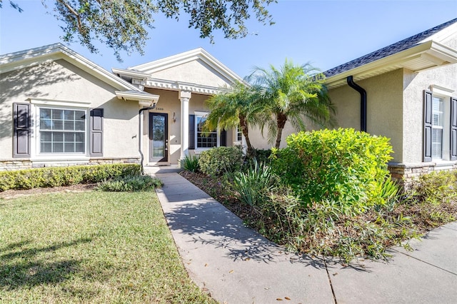 view of front of house featuring a front yard