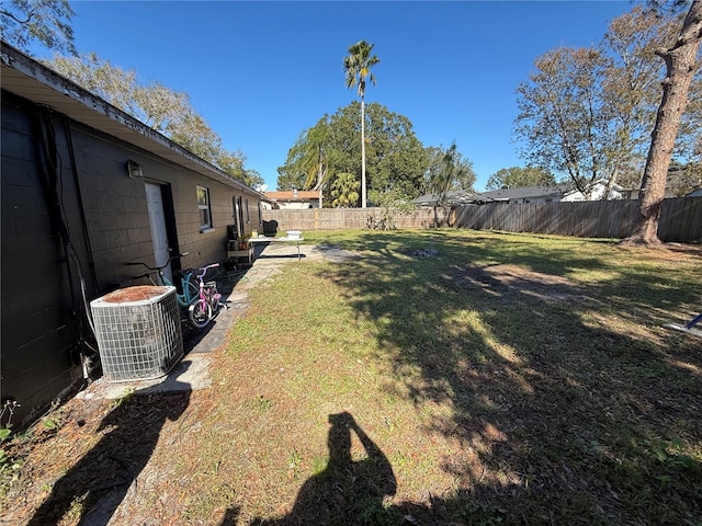 view of yard featuring central AC unit