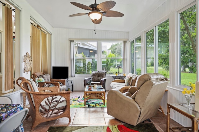 sunroom / solarium with ceiling fan