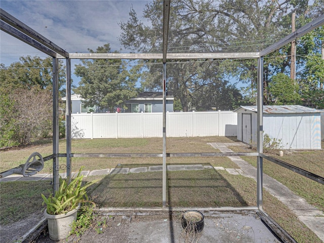 view of yard featuring a storage shed