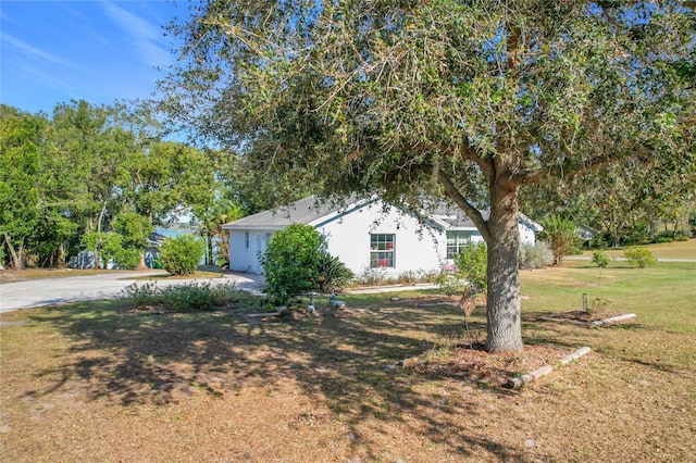 view of front of house with a front yard