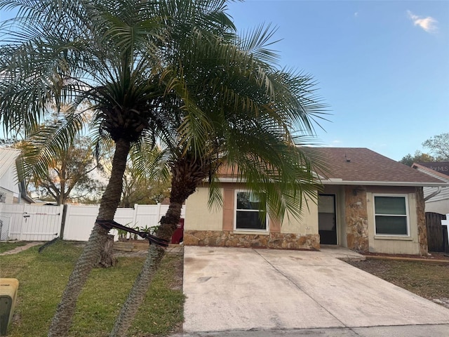 view of front of property with a front yard