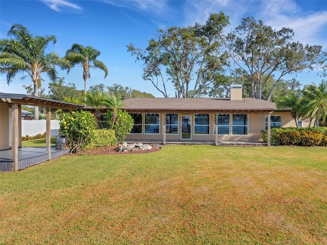 single story home with a front yard