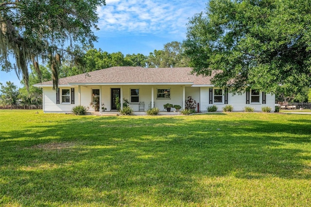 ranch-style house with covered porch and a front yard