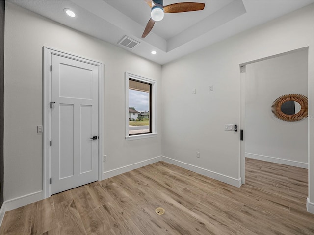 2728 Sunrise Landing Ln, Lakeland, FL 33812 - unfurnished bedroom with light wood-style flooring, baseboards, a tray ceiling, recessed lighting, and ceiling fan