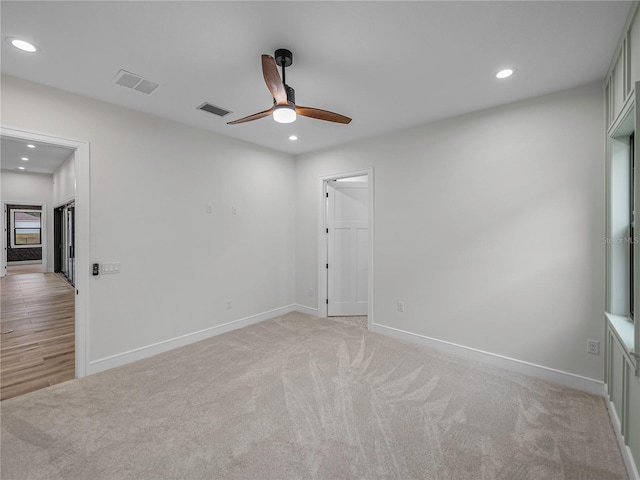 carpeted empty room featuring ceiling fan