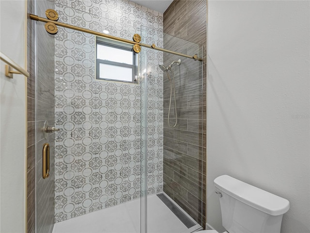 2728 Sunrise Landing Ln, Lakeland, FL 33812 - bathroom featuring toilet and tiled shower