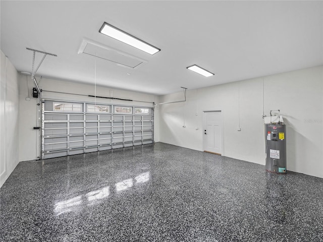 2728 Sunrise Landing Ln, Lakeland, FL 33812 - garage with water heater
