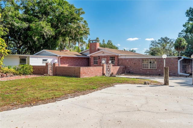 ranch-style home with a front yard