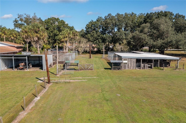 view of yard with an outdoor structure