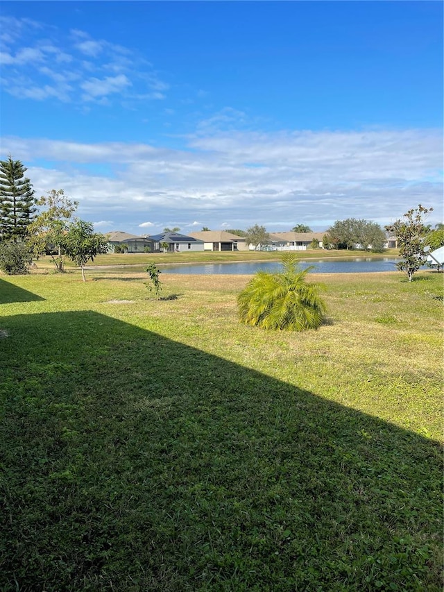 view of yard featuring a water view