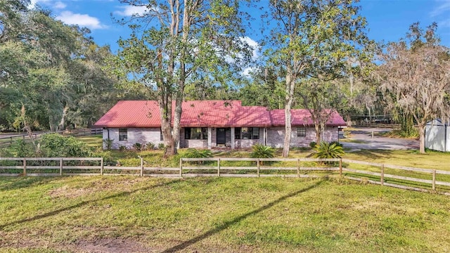 single story home featuring a front yard