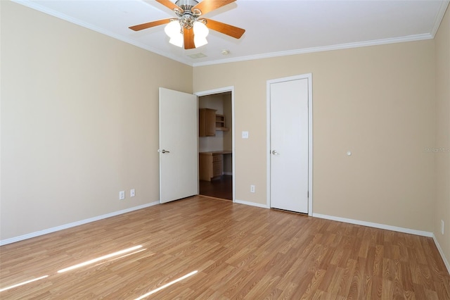 empty room featuring ceiling fan, ornamental molding, and light hardwood / wood-style flooring