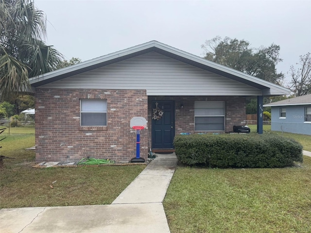 view of front of home with a front lawn