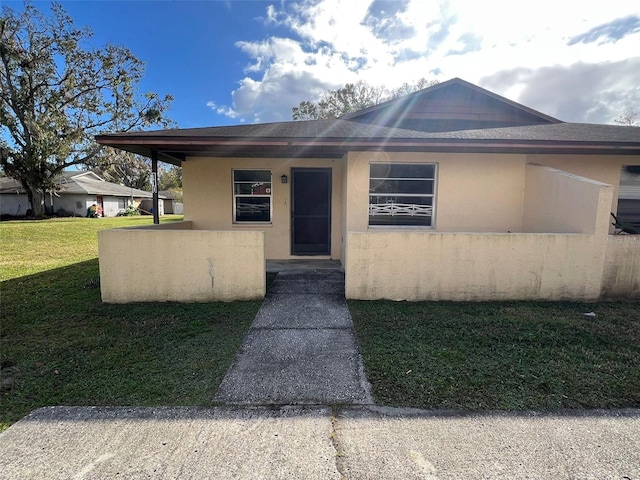 view of front of property with a front yard