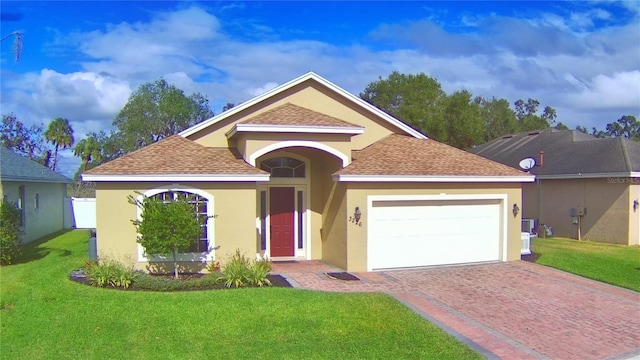 view of front of property featuring a garage and a front yard