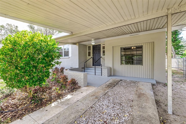 entrance to property featuring covered porch