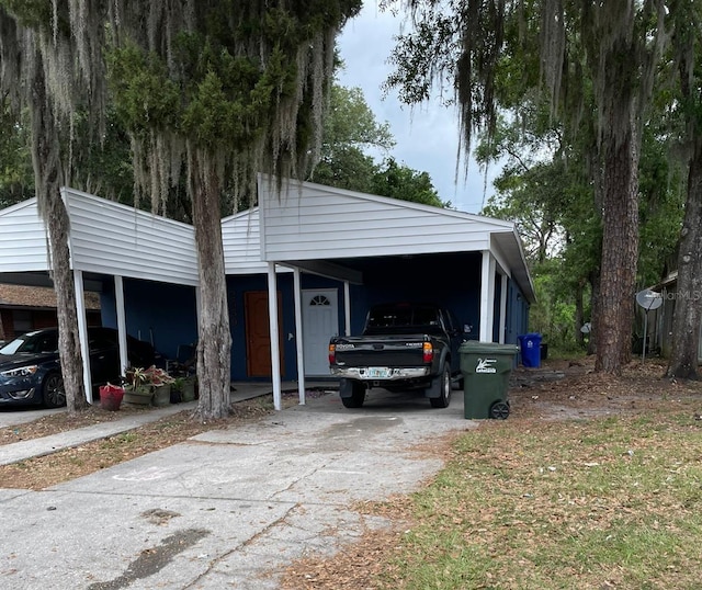 view of front of property featuring a carport