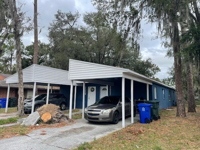 view of front of property featuring a carport