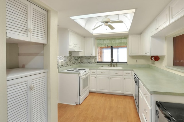 kitchen featuring white cabinets, sink, light hardwood / wood-style flooring, electric range, and ceiling fan