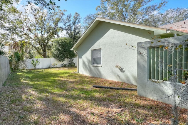 view of side of property featuring a yard