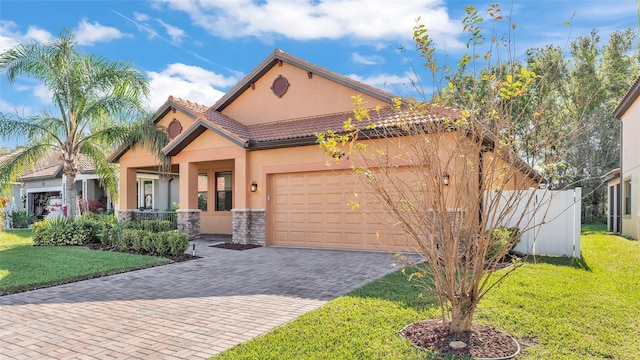 view of front of house featuring a garage and a front yard