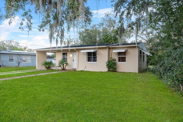 ranch-style home featuring a carport and a front lawn