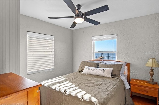 bedroom with ceiling fan