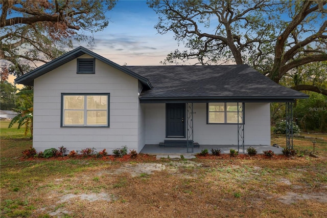 view of front of home featuring a lawn