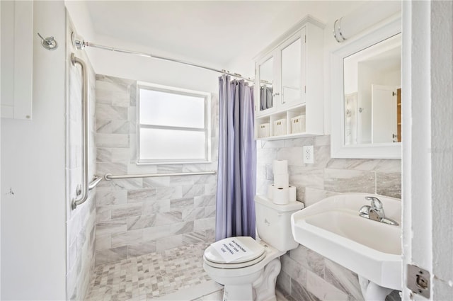 bathroom featuring sink, toilet, tile walls, and a shower with shower curtain