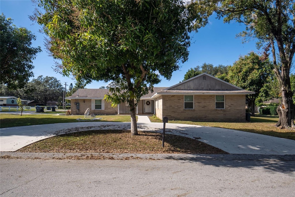 ranch-style house with a front yard