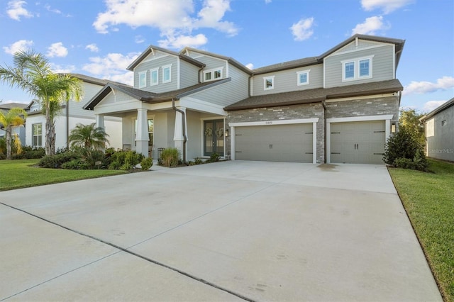 craftsman house featuring a front lawn and a garage