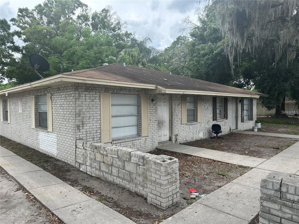 view of front of property