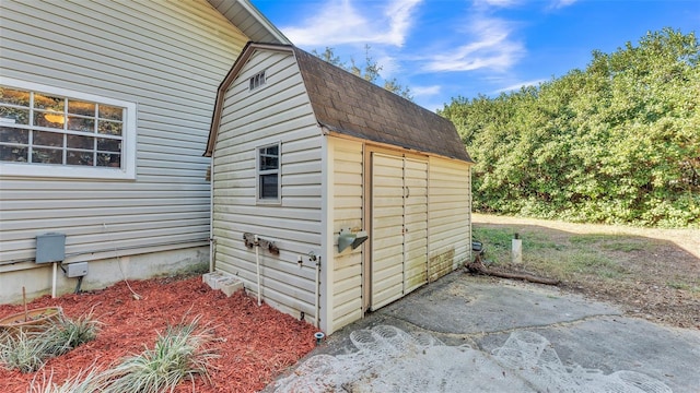 view of outbuilding