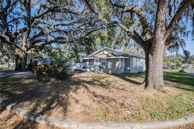 ranch-style home with a front lawn