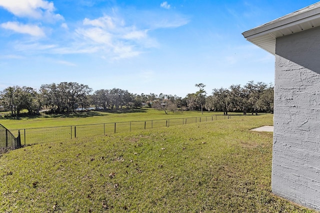 view of yard featuring a rural view