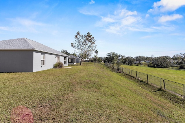 view of yard featuring a rural view