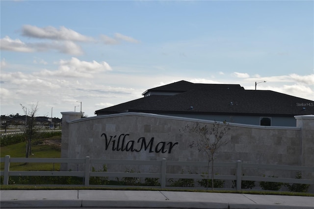 view of community / neighborhood sign