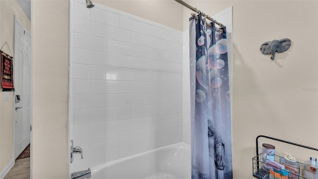 bathroom featuring shower / tub combo